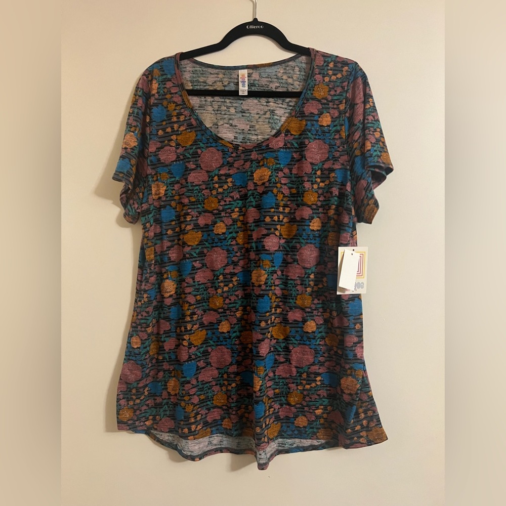 NWT LuLaRoe tshirt